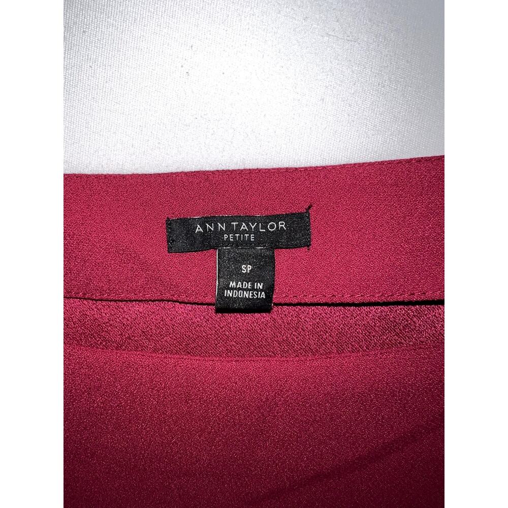 Ann Taylor Petite Blouse Women’s Size SP Red Short Sleeve 100% Polyester - Picture 3 of 6
